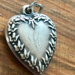 1940 STERLING COLLECTIBLE PRE ENGRAVED PUFFY HEART